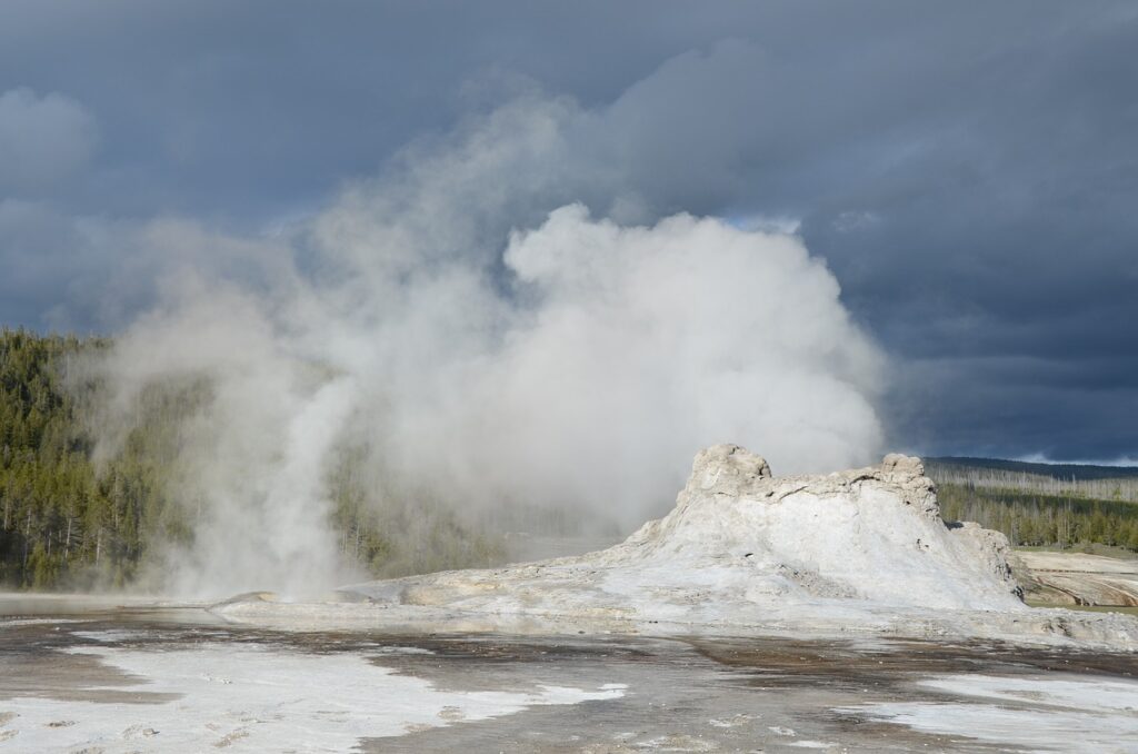 geyser, castle geyser, yellowstone-60709.jpg